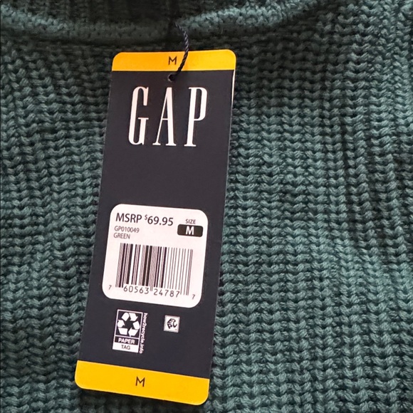 GAP Women's Green Sweater. Size medium. New with tags. - Picture 2 of 2